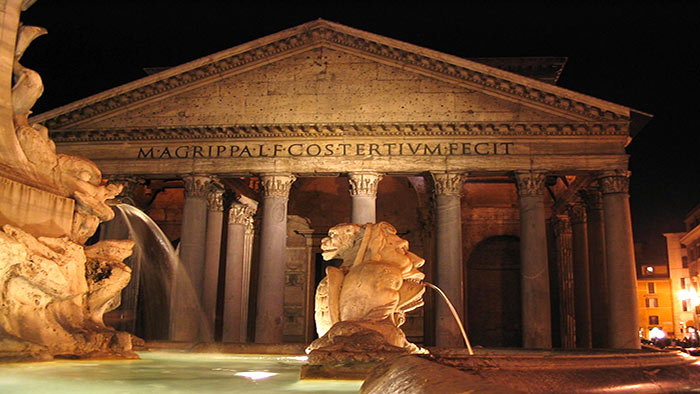 Pantheon mit Brunnen in Rom